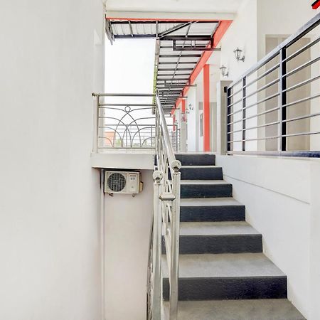 Super Oyo 3702 Homestay Bougenville Syariah Lamongan Eksteriør bilde