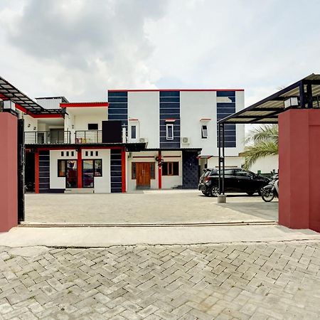 Super Oyo 3702 Homestay Bougenville Syariah Lamongan Eksteriør bilde