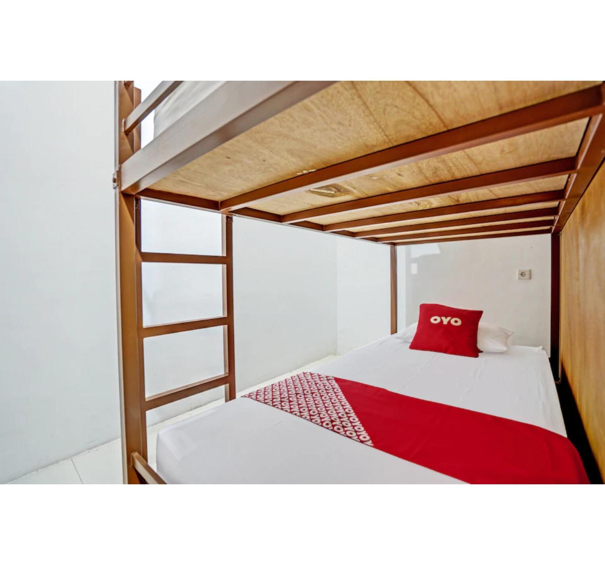 Super Oyo 3702 Homestay Bougenville Syariah Lamongan Eksteriør bilde