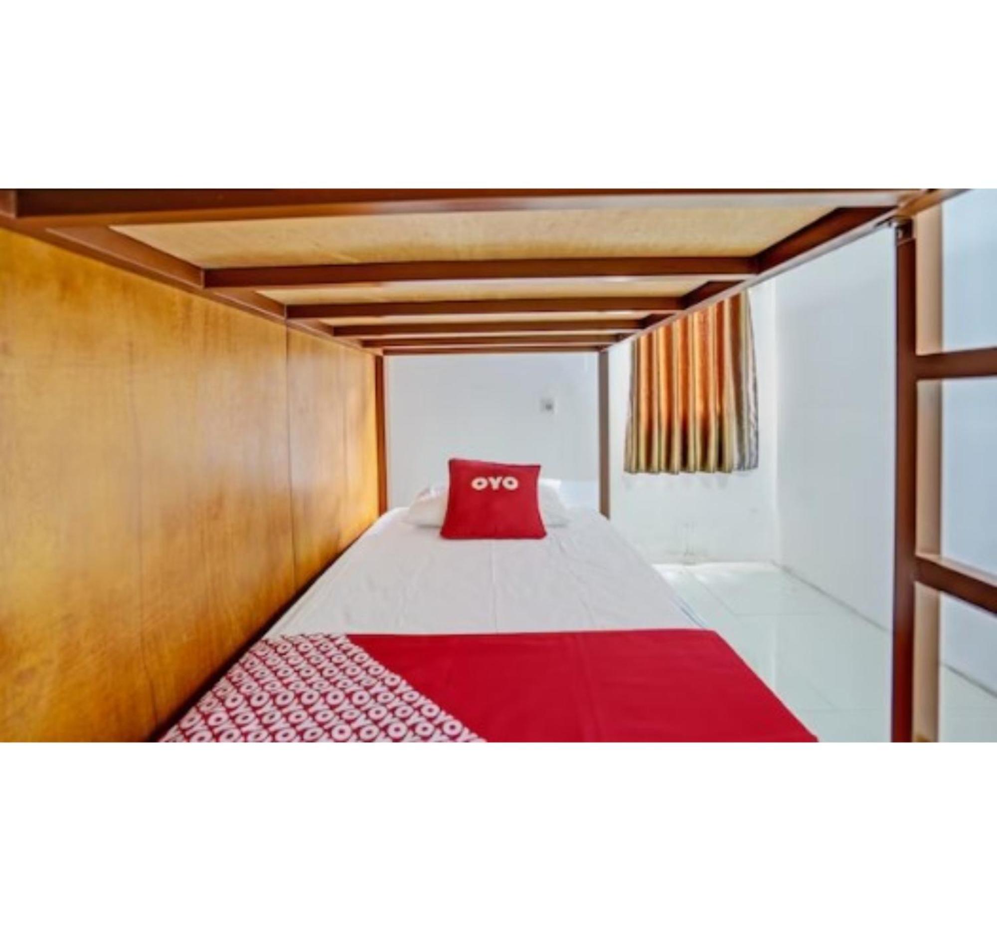 Super Oyo 3702 Homestay Bougenville Syariah Lamongan Eksteriør bilde