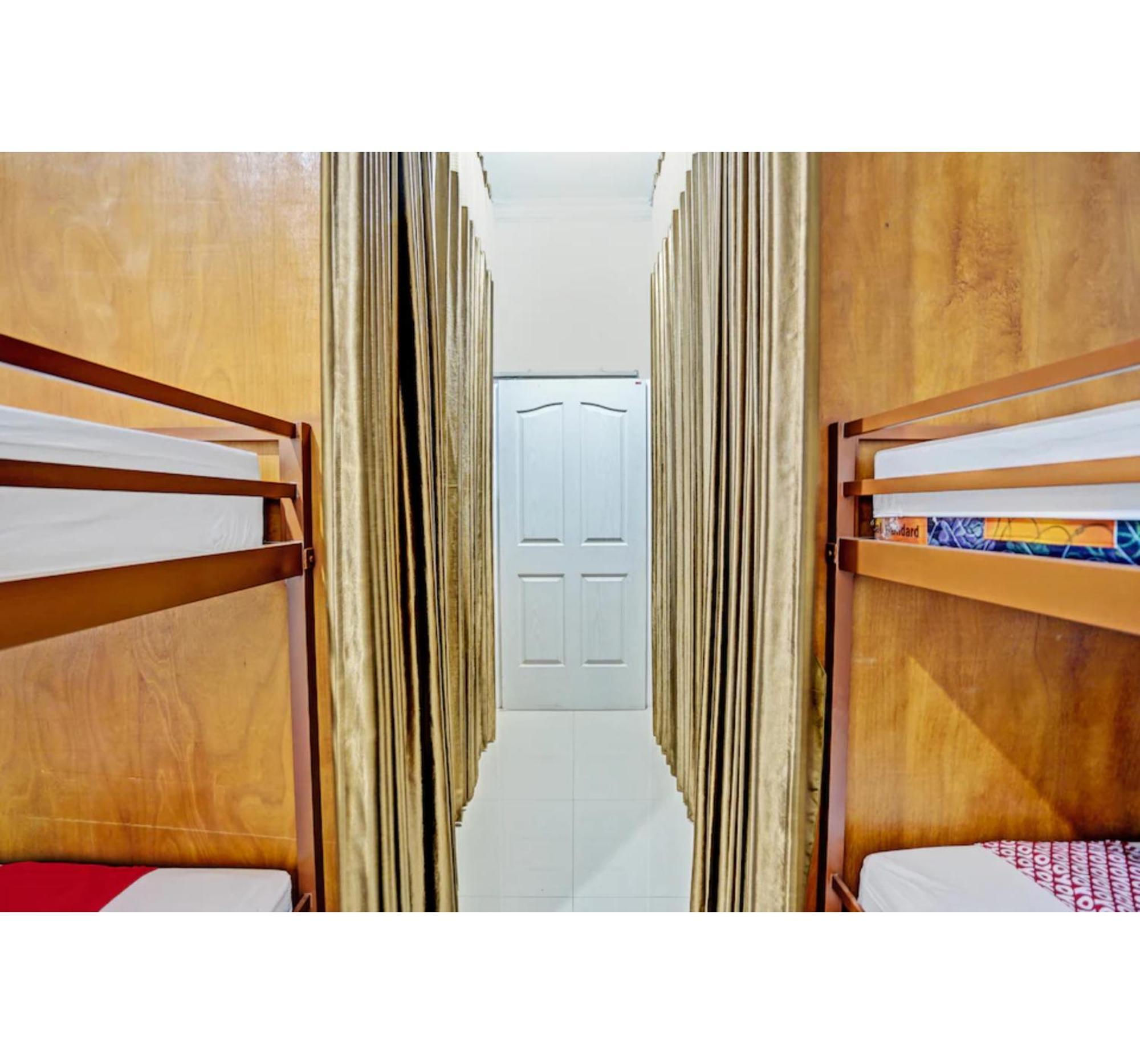 Super Oyo 3702 Homestay Bougenville Syariah Lamongan Eksteriør bilde