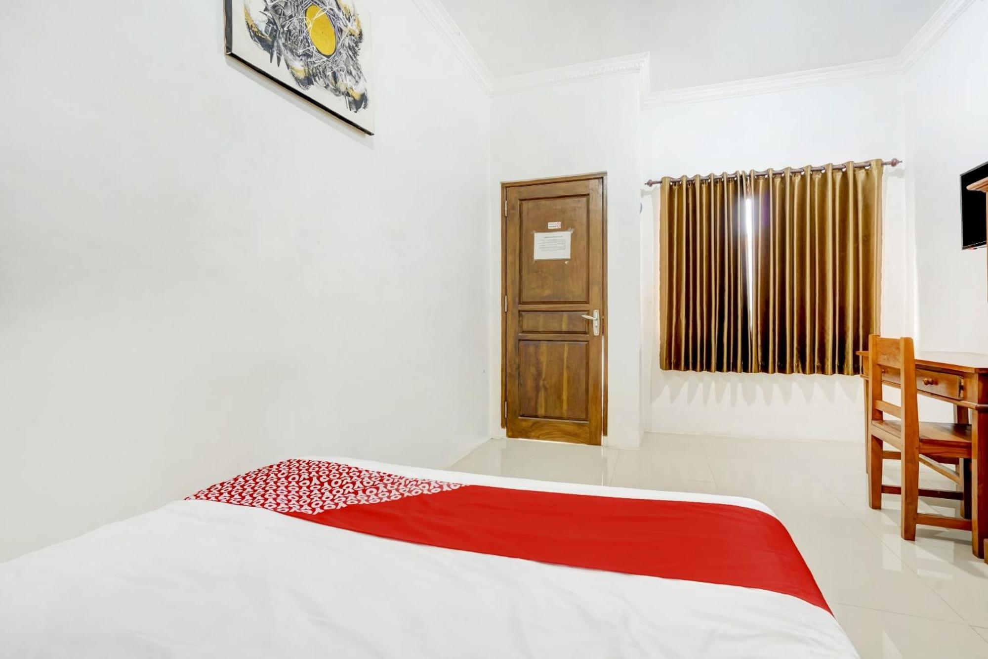 Super Oyo 3702 Homestay Bougenville Syariah Lamongan Eksteriør bilde