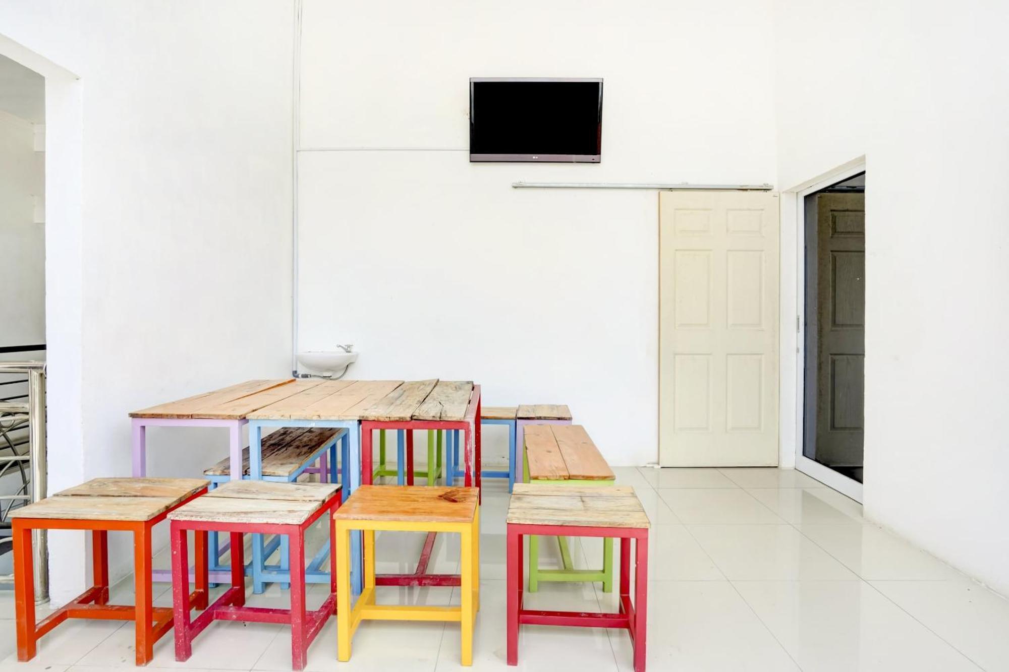 Super Oyo 3702 Homestay Bougenville Syariah Lamongan Eksteriør bilde