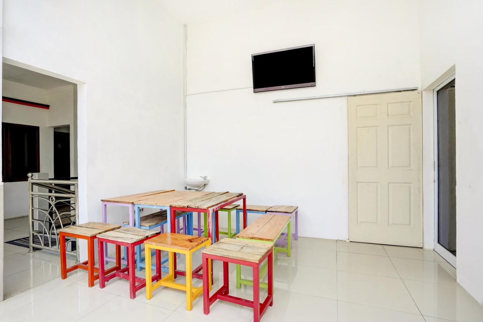Super Oyo 3702 Homestay Bougenville Syariah Lamongan Eksteriør bilde
