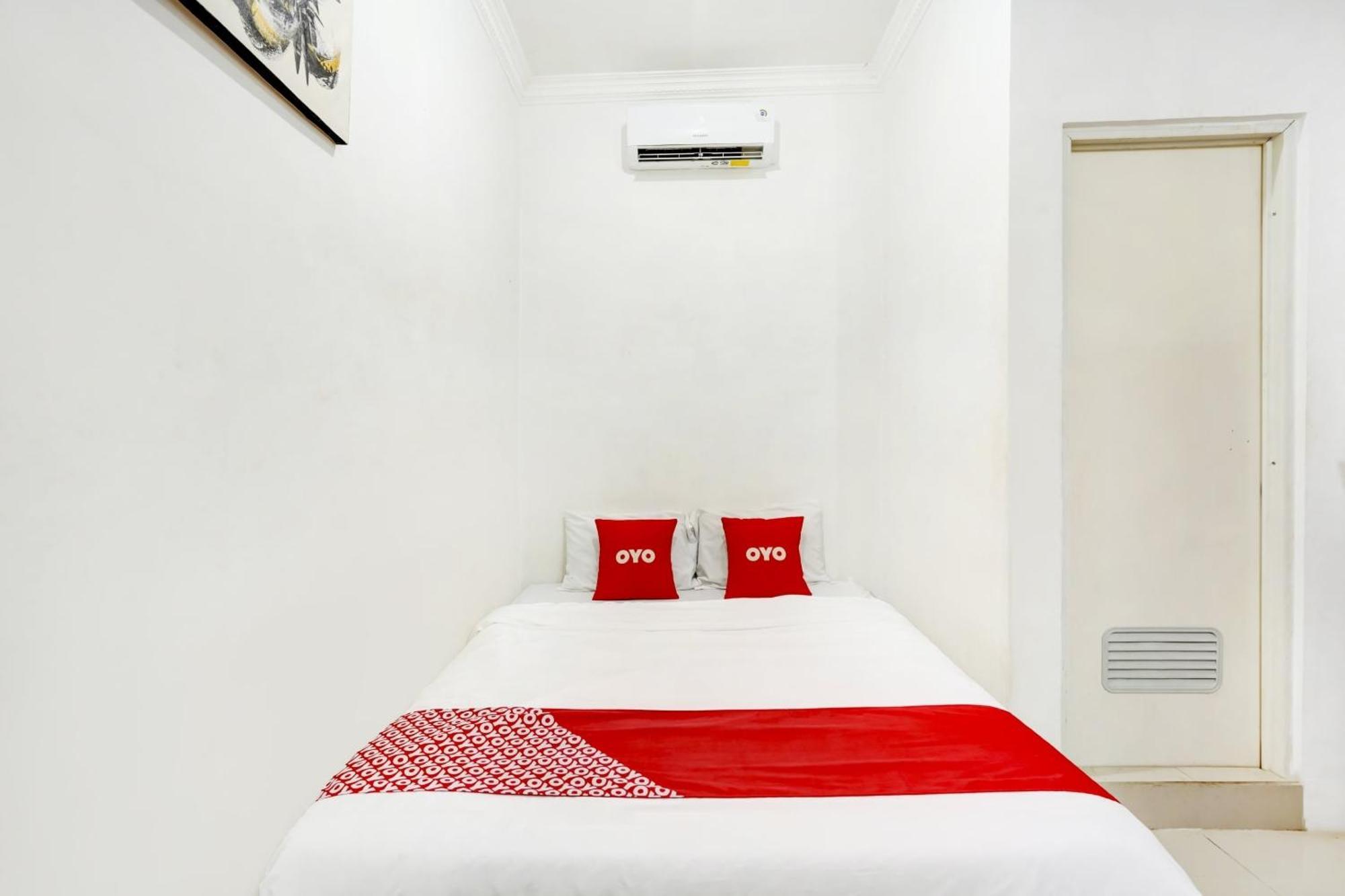Super Oyo 3702 Homestay Bougenville Syariah Lamongan Eksteriør bilde