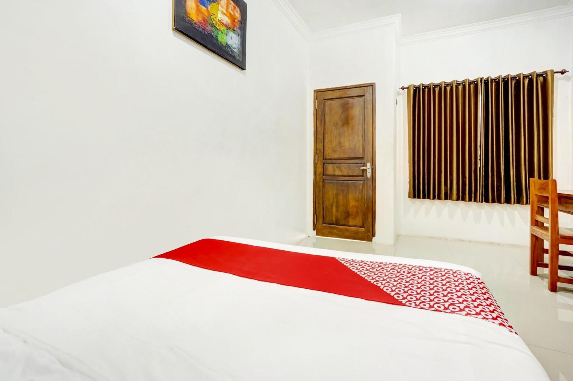 Super Oyo 3702 Homestay Bougenville Syariah Lamongan Eksteriør bilde