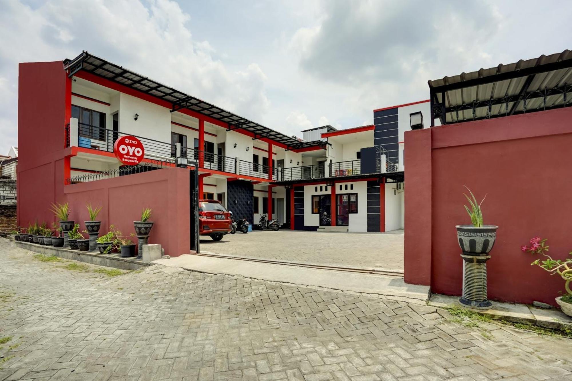 Super Oyo 3702 Homestay Bougenville Syariah Lamongan Eksteriør bilde