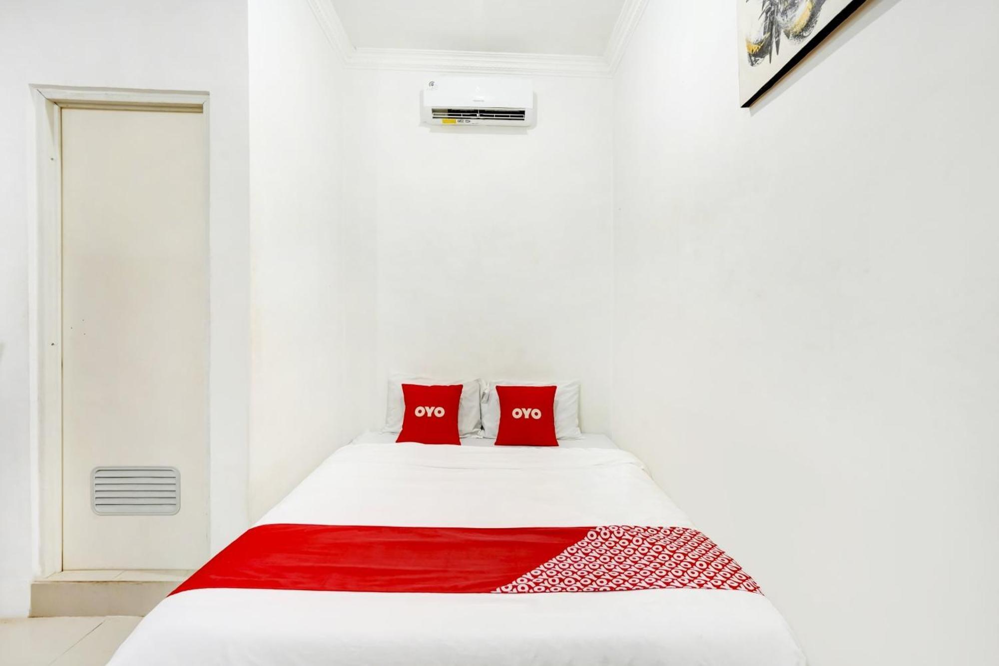 Super Oyo 3702 Homestay Bougenville Syariah Lamongan Eksteriør bilde
