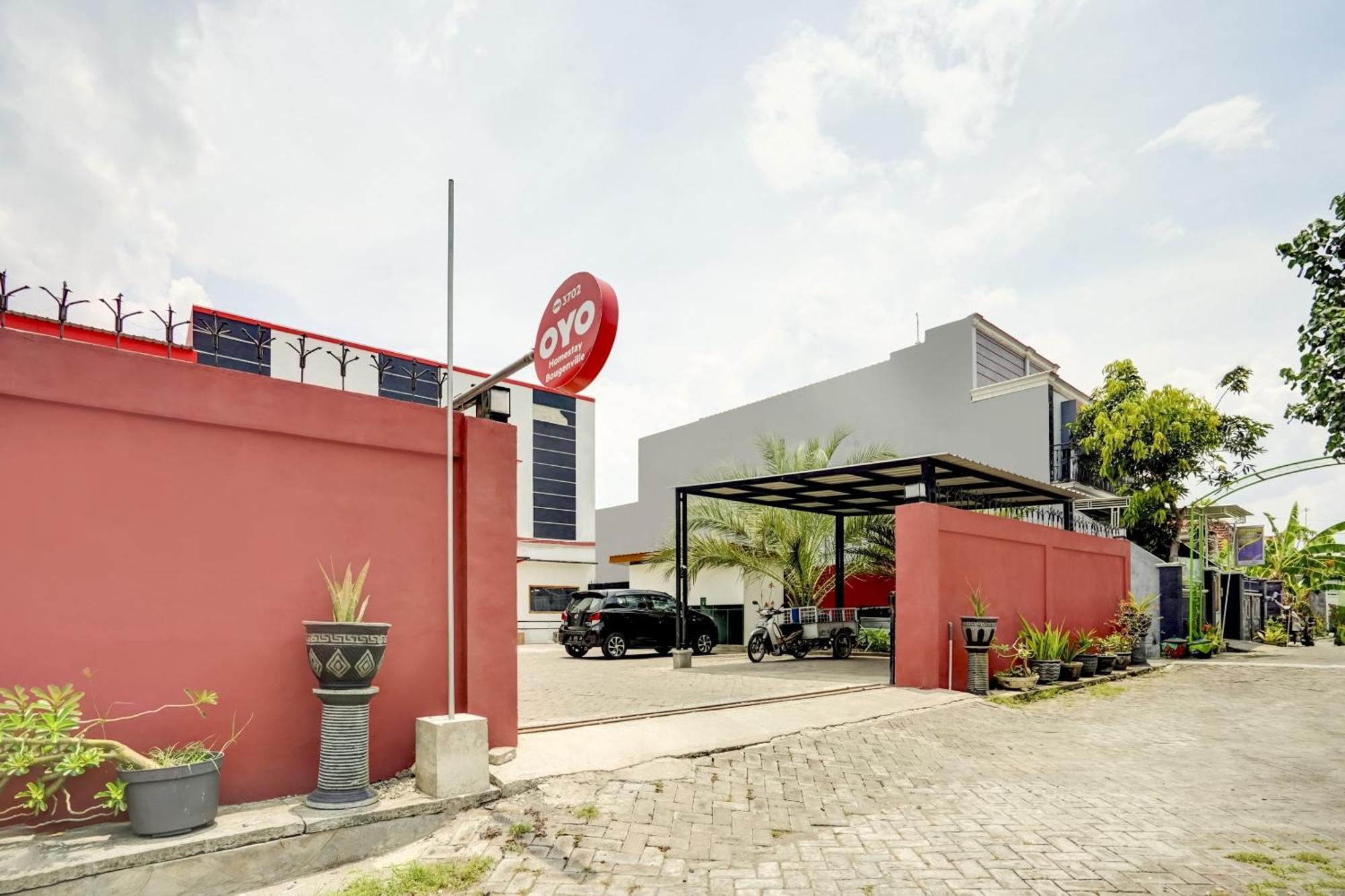 Super Oyo 3702 Homestay Bougenville Syariah Lamongan Eksteriør bilde